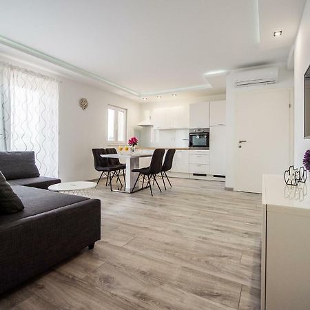 Solin Apartments Praetorium Exterior photo