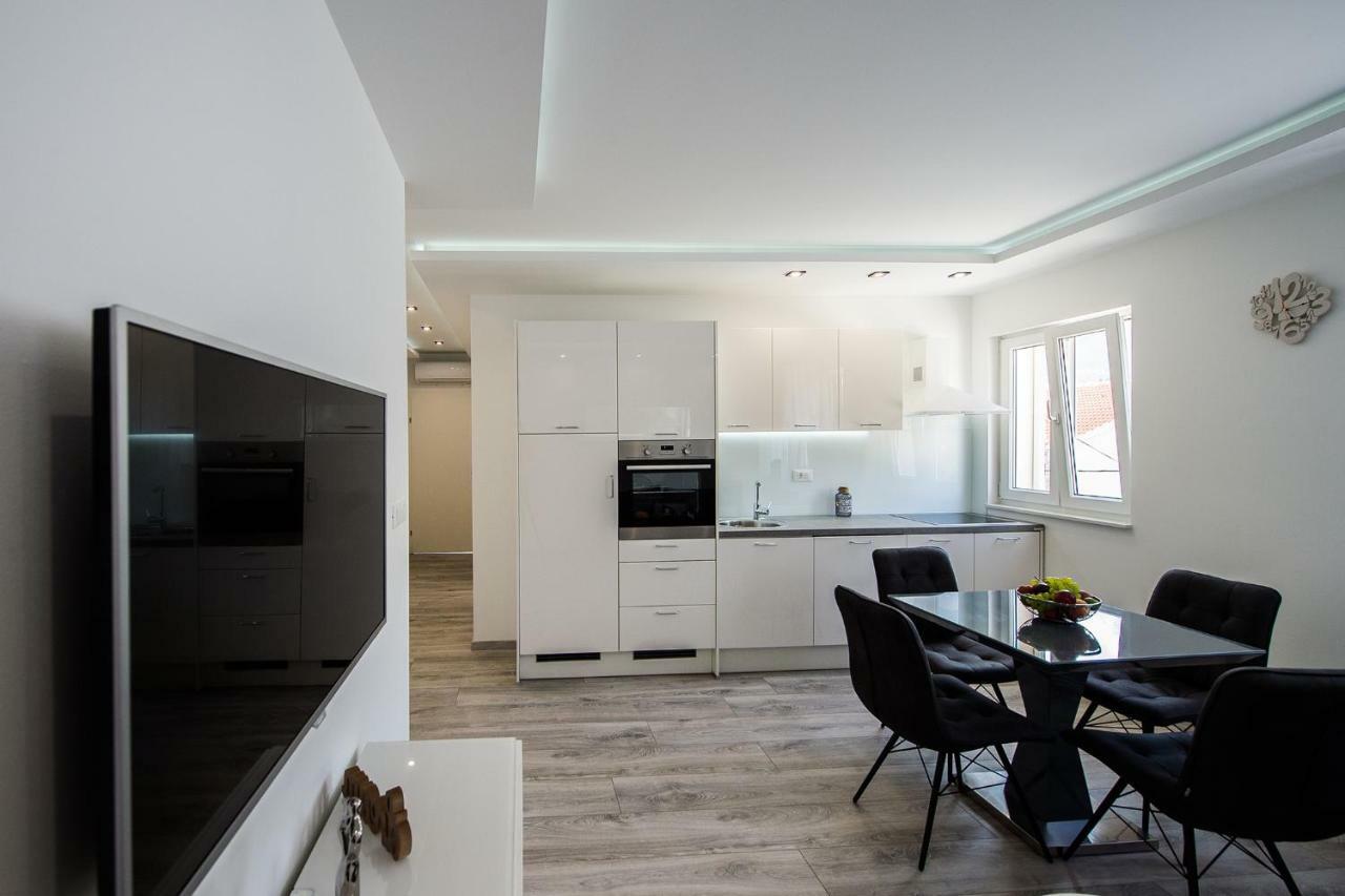 Solin Apartments Praetorium Exterior photo
